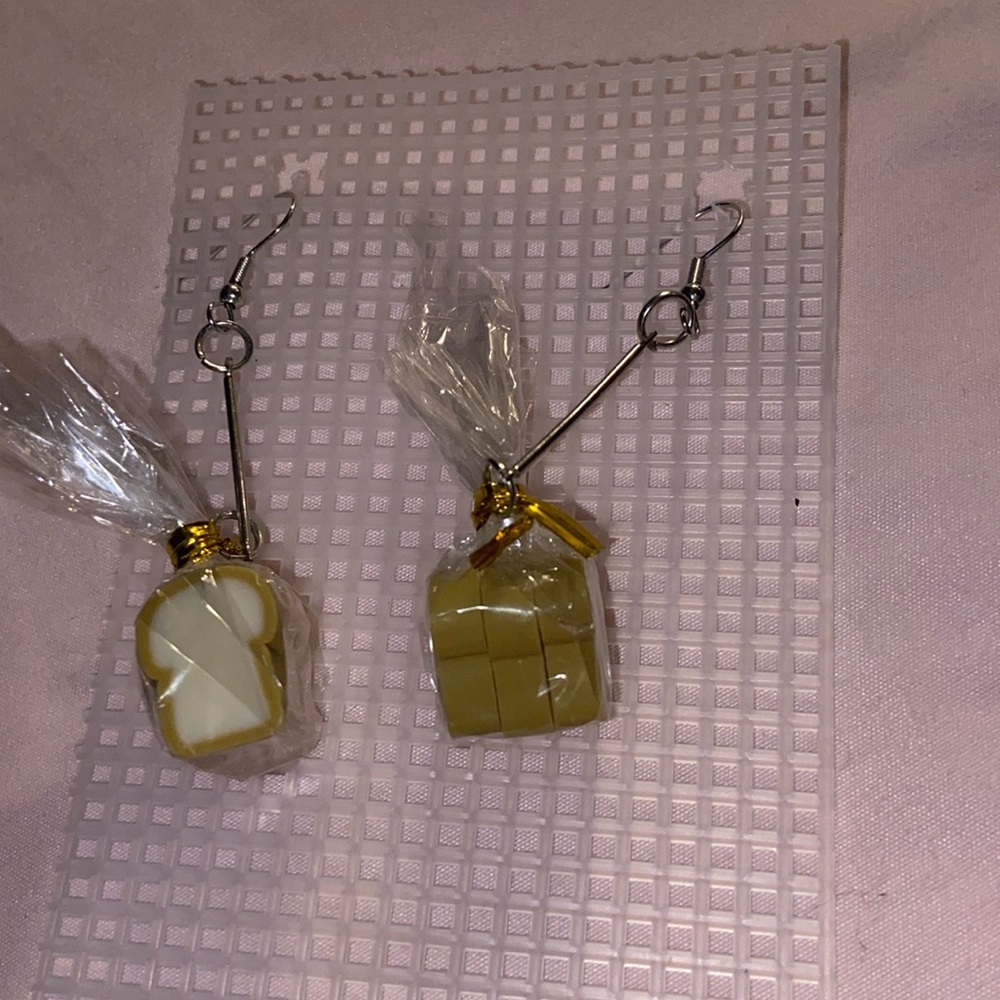 Loaves of bread pierced earrings
